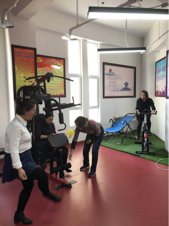 魅力女性、快樂巾幗